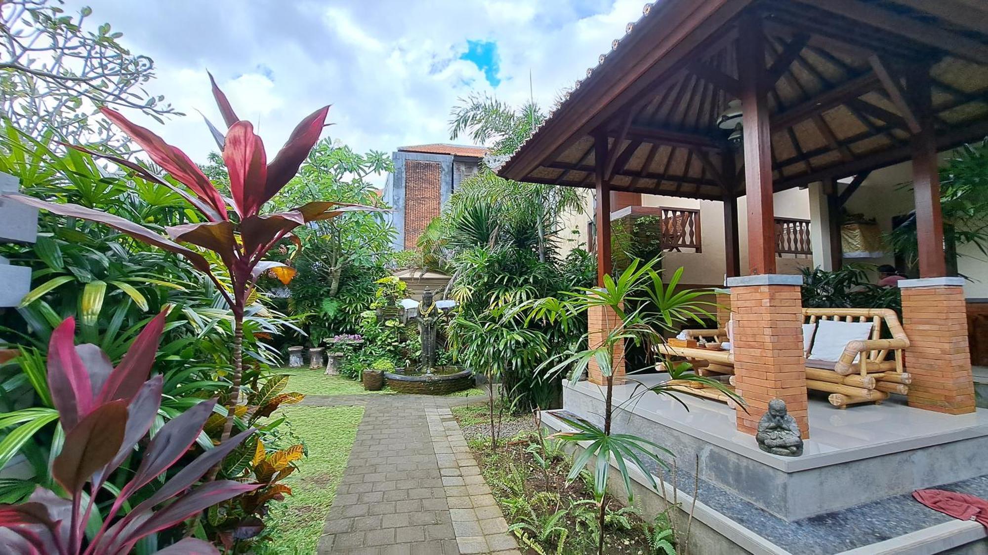 Hotel Sahadewa House à Ubud Extérieur photo